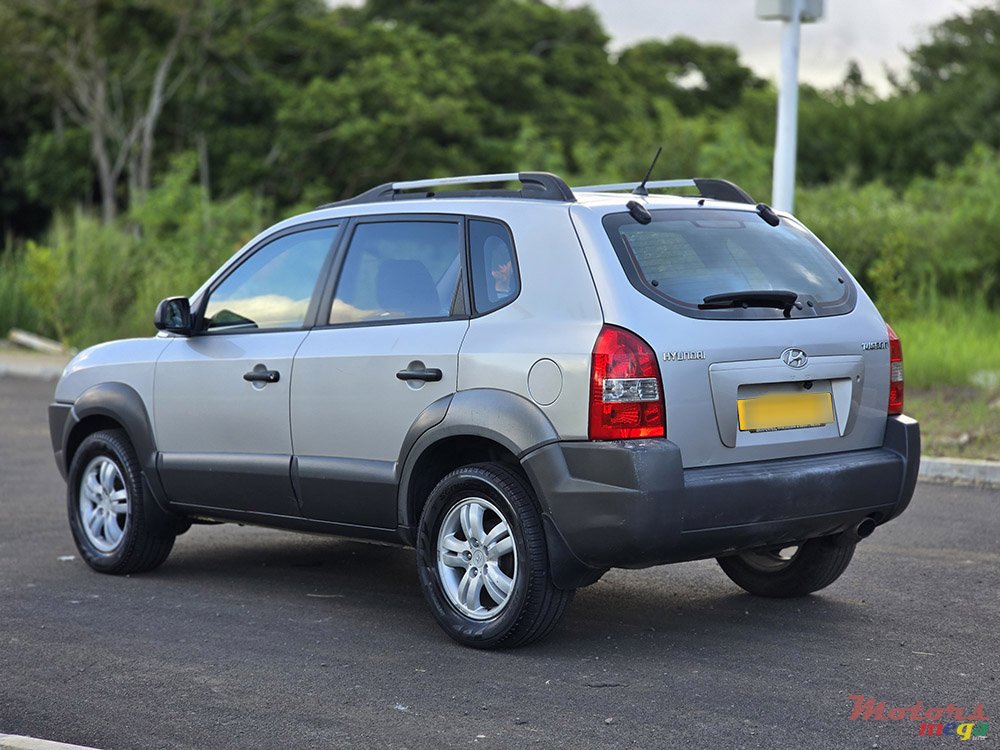 2006' Hyundai Tucson GL photo #3
