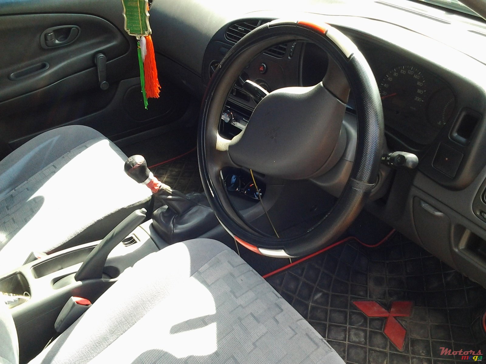 2000' Mitsubishi Lancer photo #1