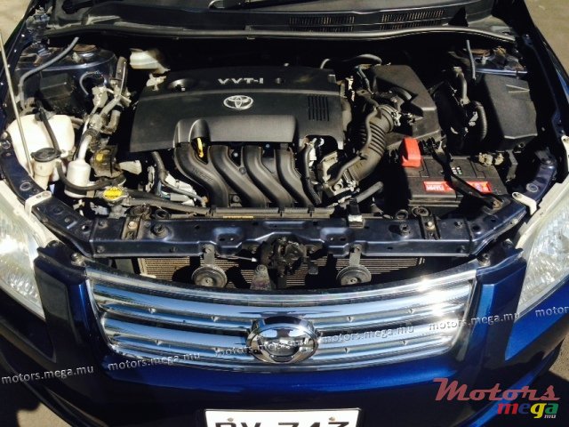 2006' Toyota Axio ZV 06 photo #2