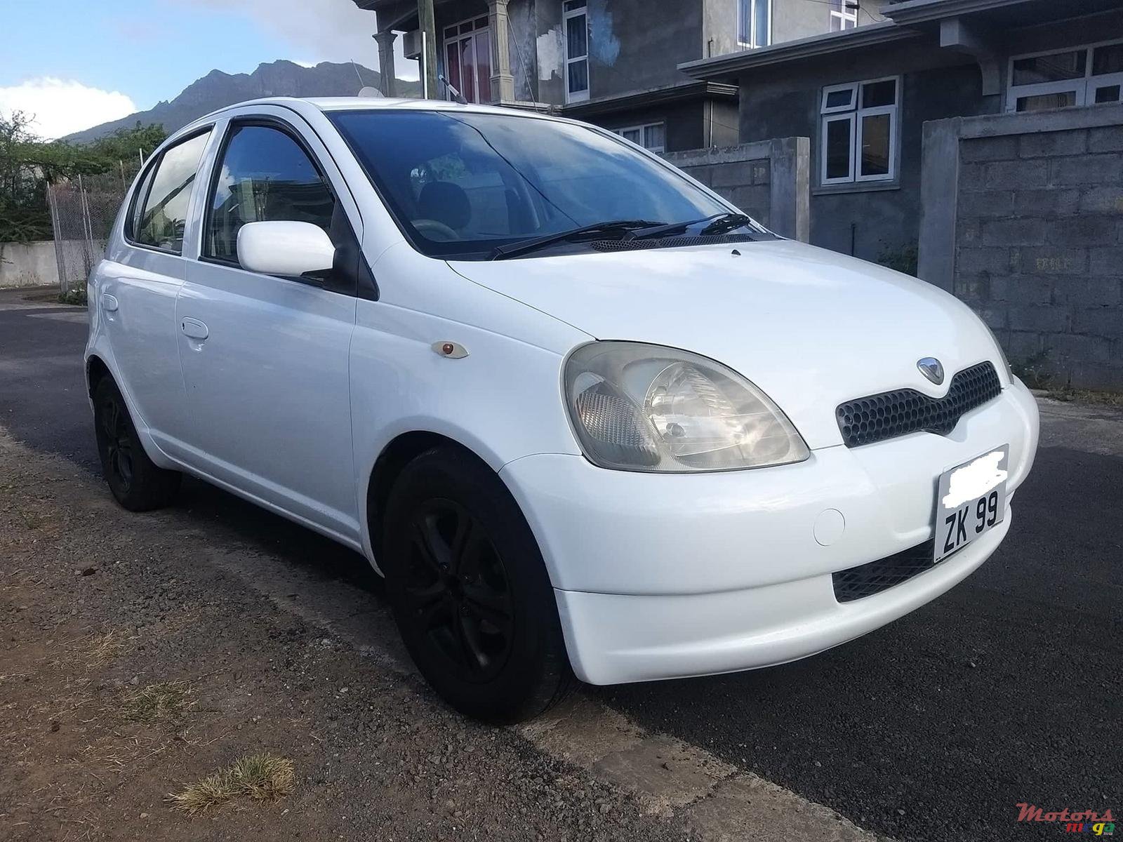 1999' Toyota Vitz SCP10 photo #2