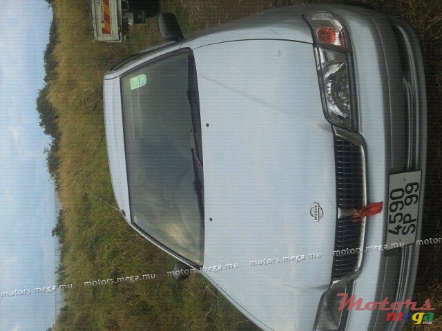 1999' Nissan Sunny photo #1