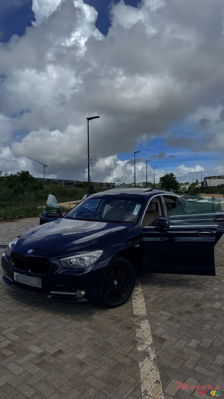 2012' BMW 530 GT photo #1