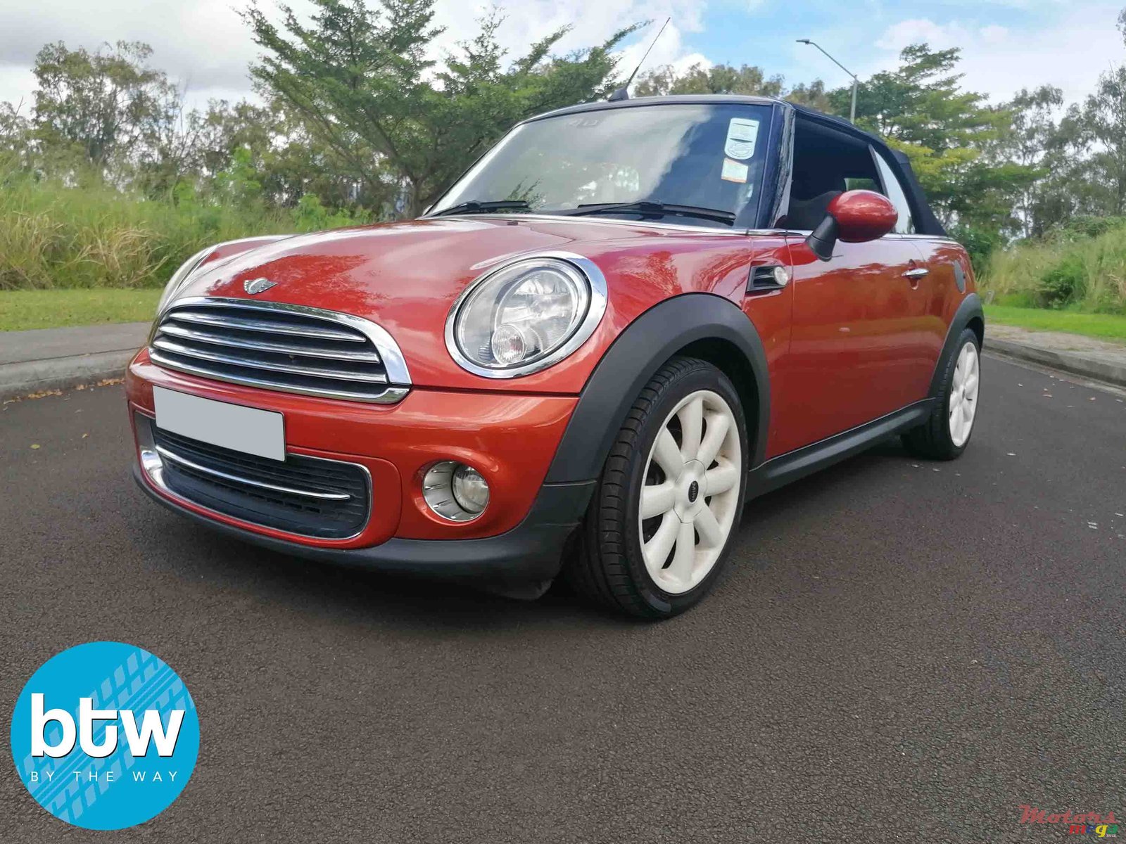 2011' MINI Cooper photo #2