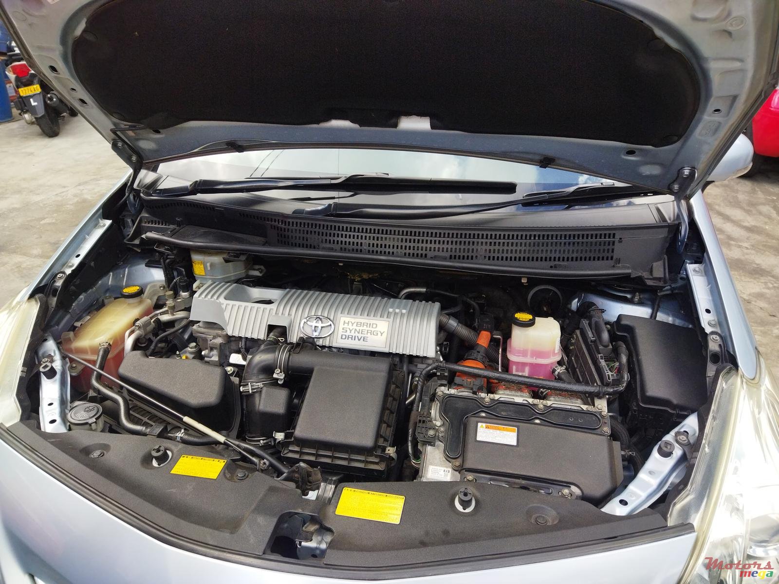 2014' Toyota Prius Hybride 7 seater photo #4