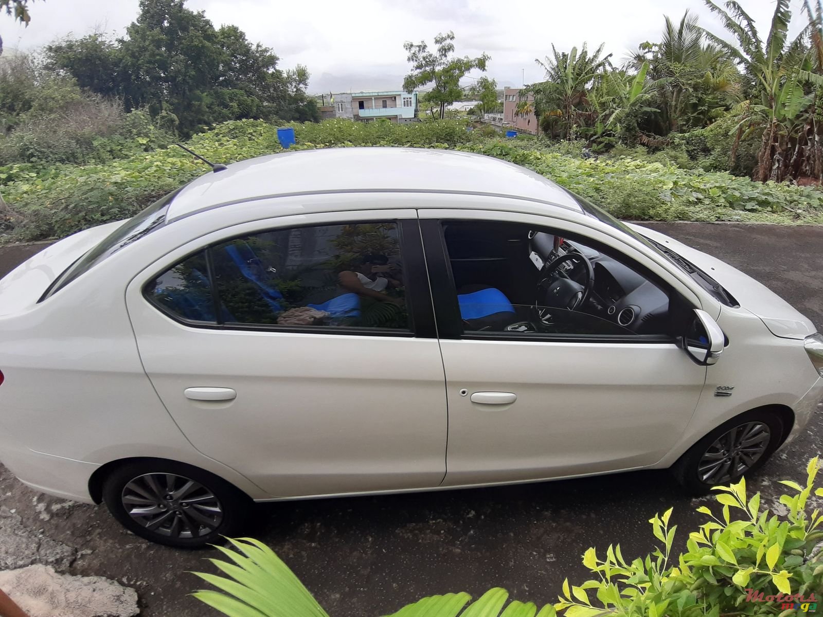 2016' Mitsubishi Mirage photo #5