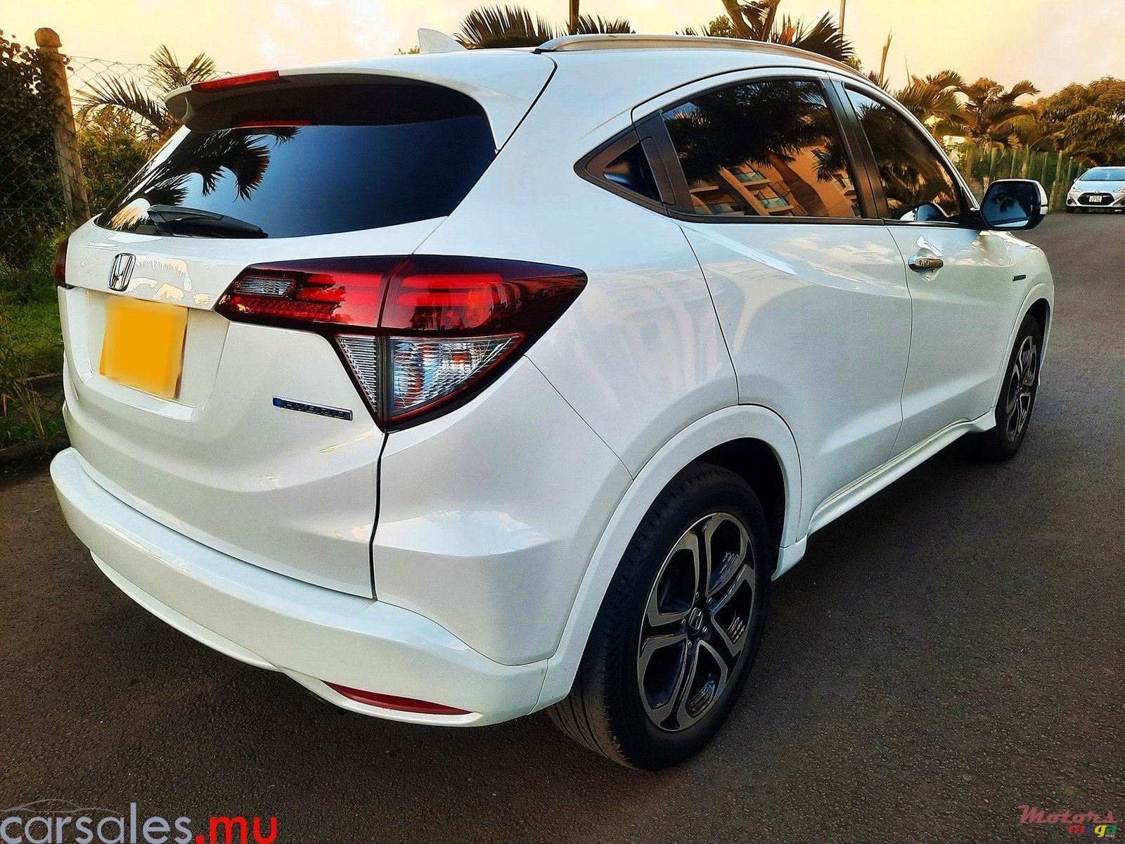 2015' Honda Vezel Z 1.5 Hybrid photo #4