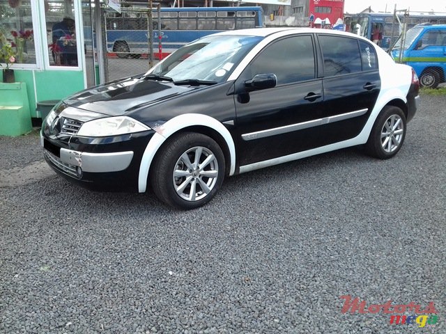 2005' Renault Megane photo #2