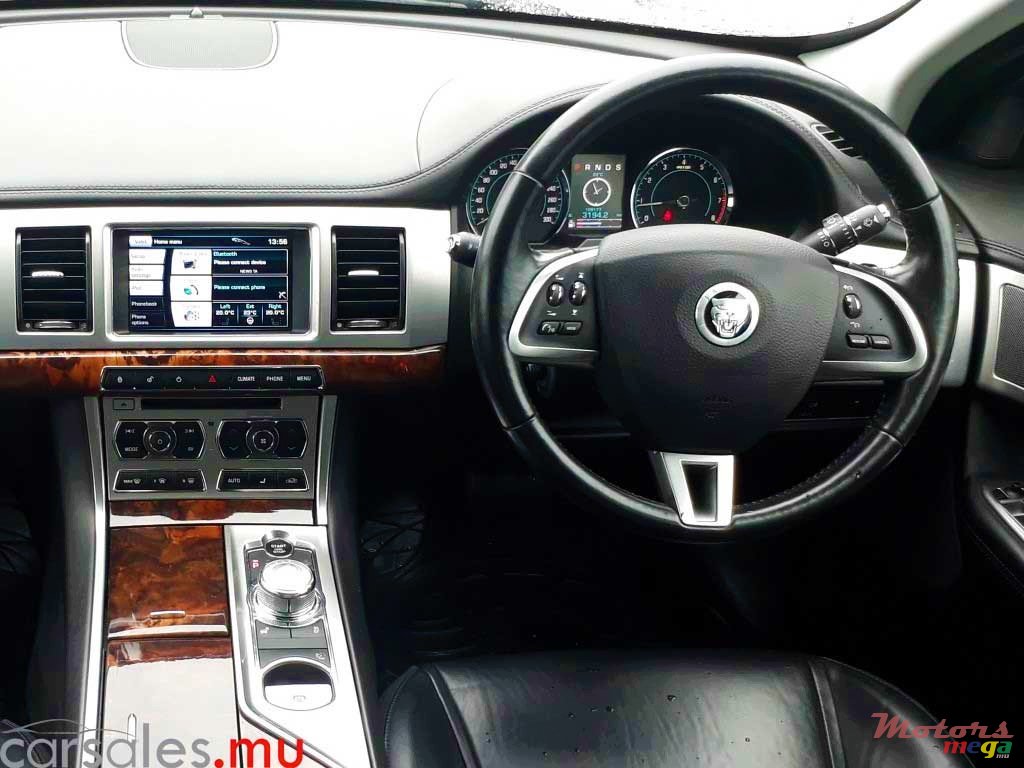2013' Jaguar XF photo #6