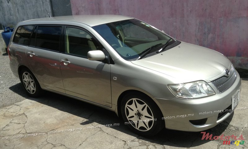 2005' Toyota Fielder photo #2