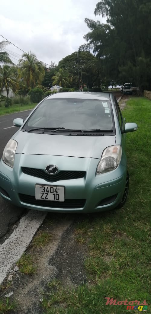 2010' Toyota Vitz photo #2