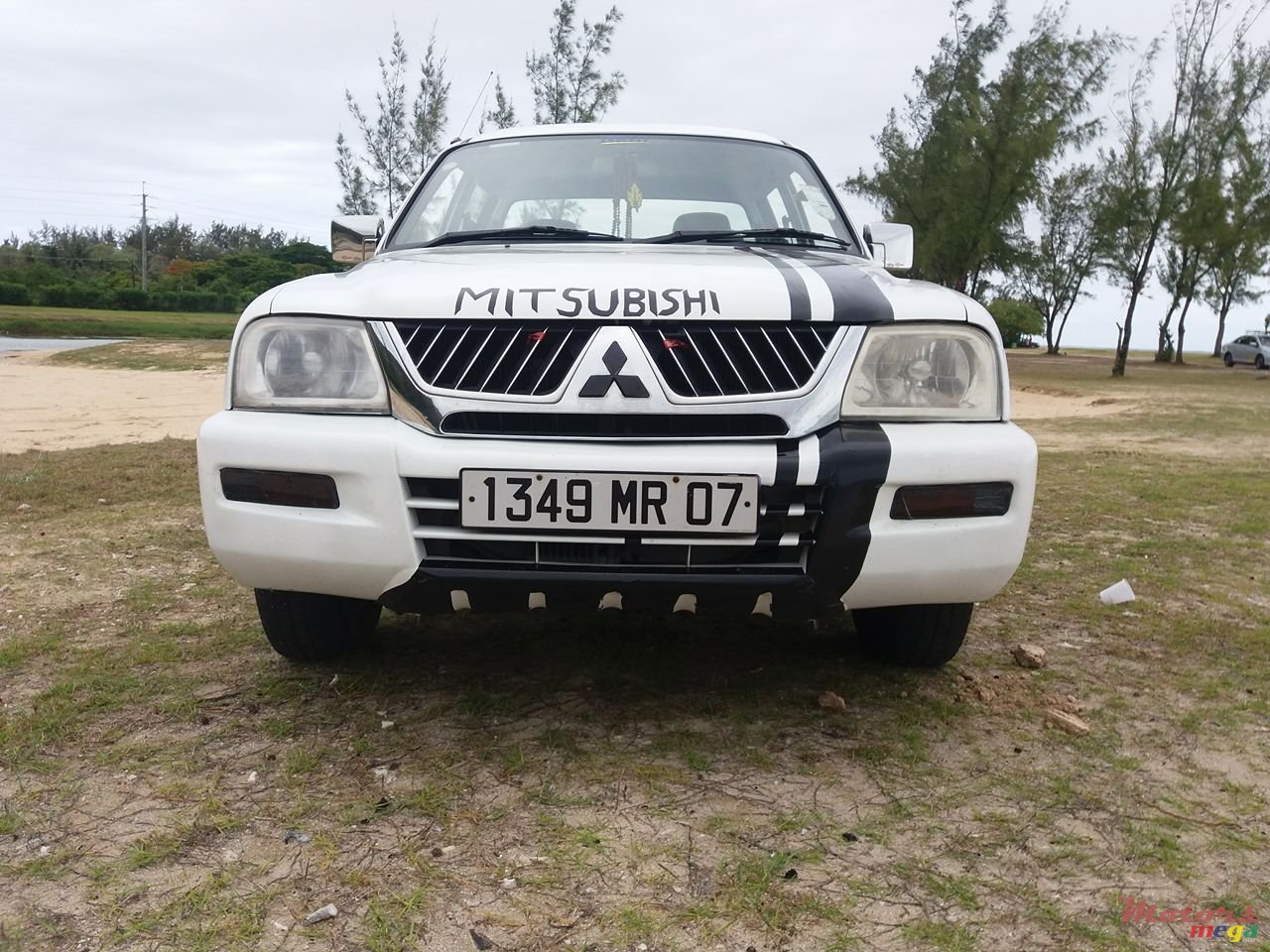 2007' Mitsubishi 2x4 photo #2