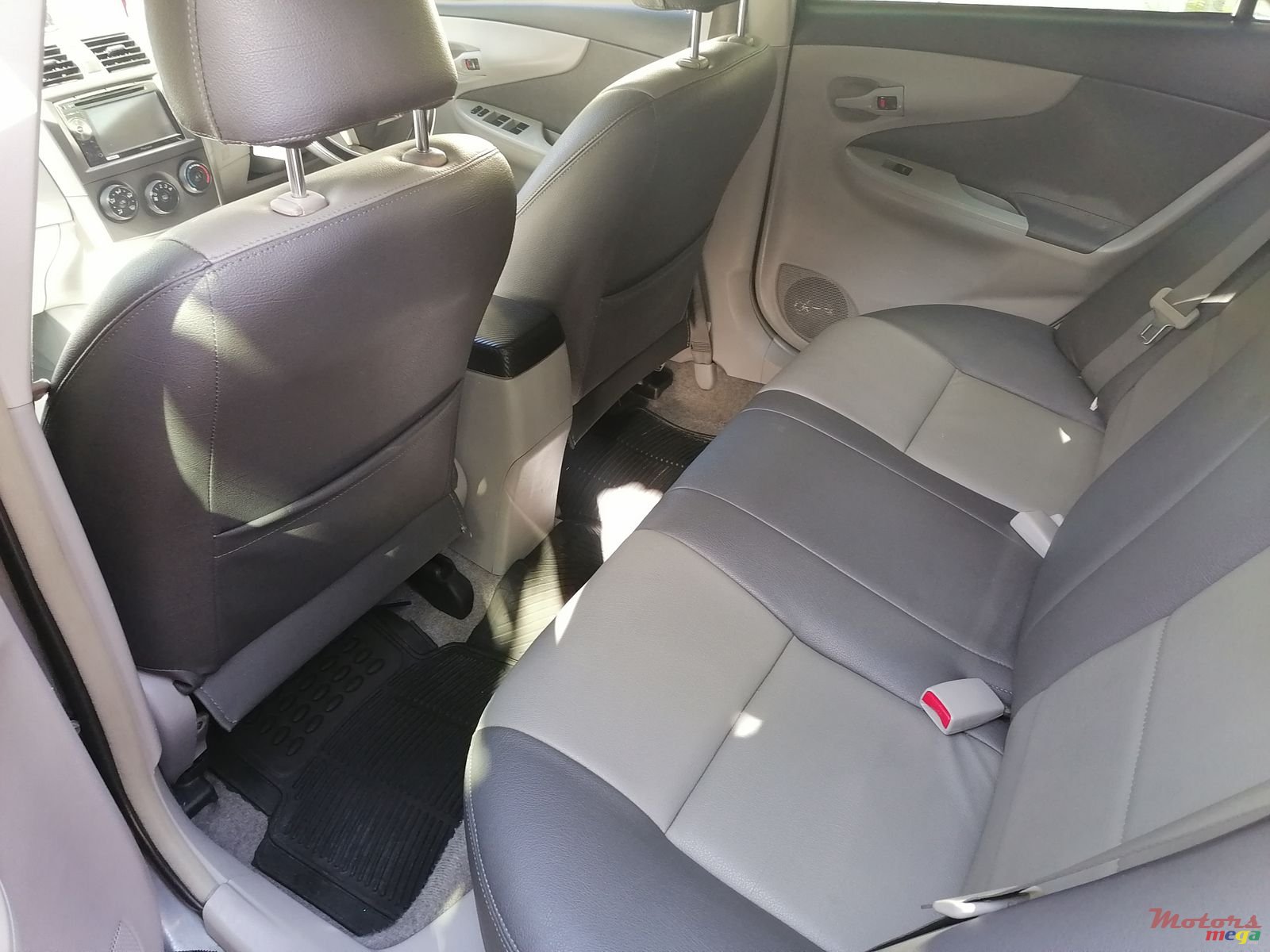 2006' Toyota Axio photo #5