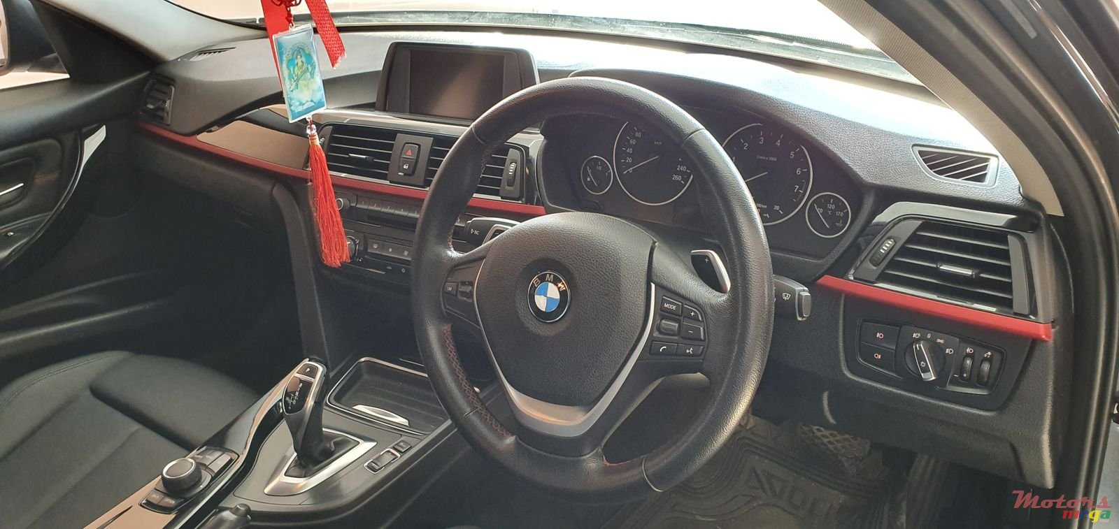 2012' BMW 3 Series photo #7