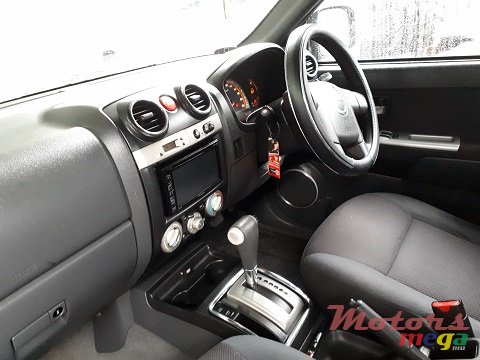 2010' Isuzu D-Max photo #7