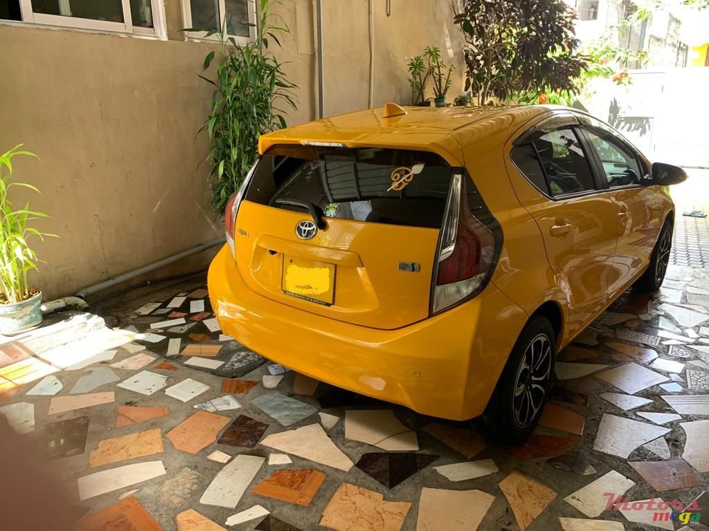 2015' Toyota Aqua photo #1