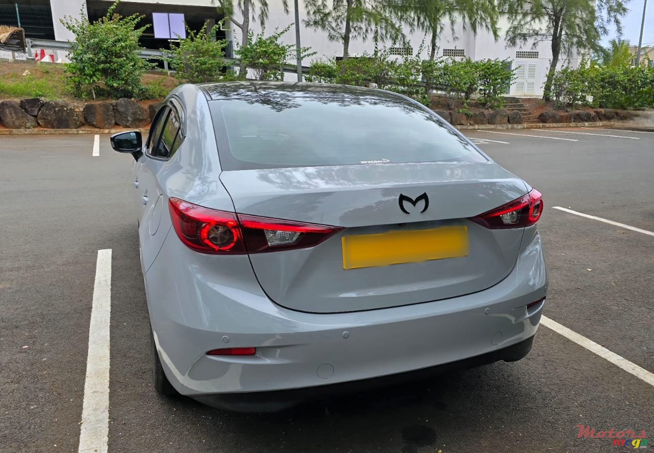 2016' Mazda 3 Deluxe edition skyactive photo #2