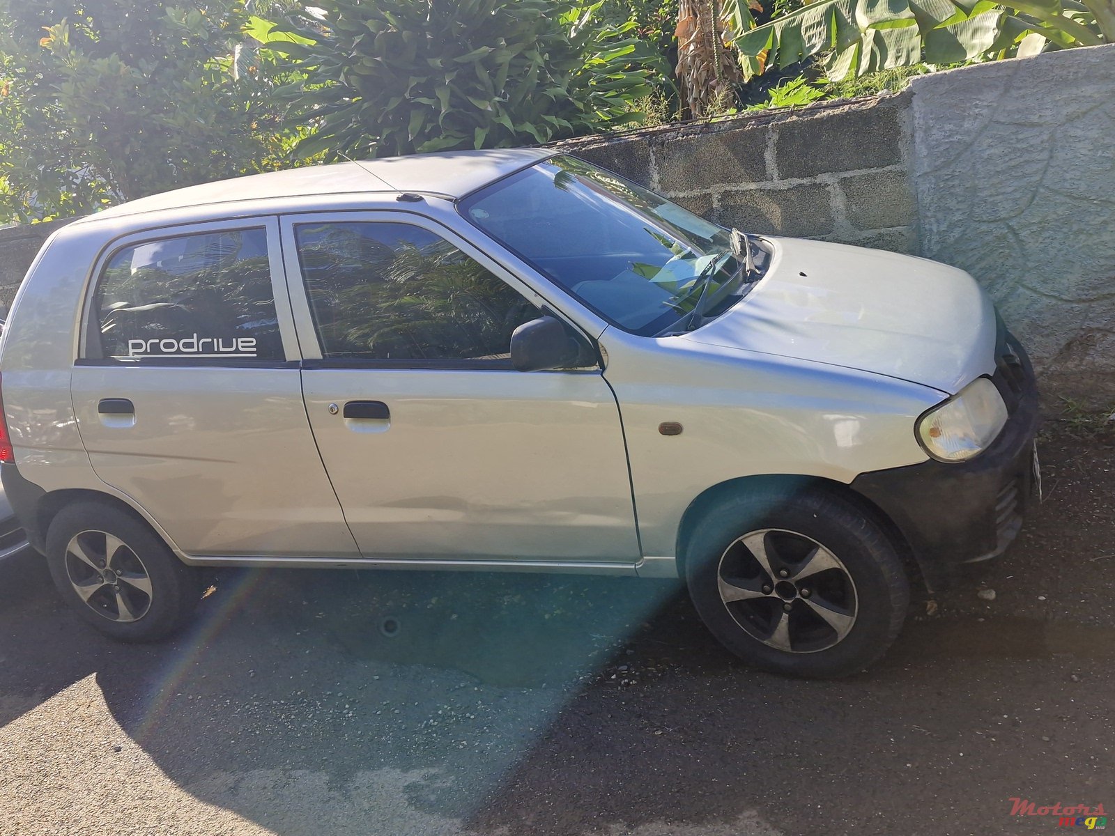 2011' Suzuki Maruti photo #1