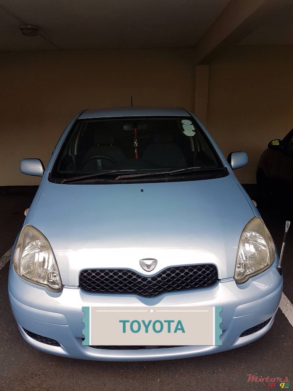 2003' Toyota Vitz photo #1