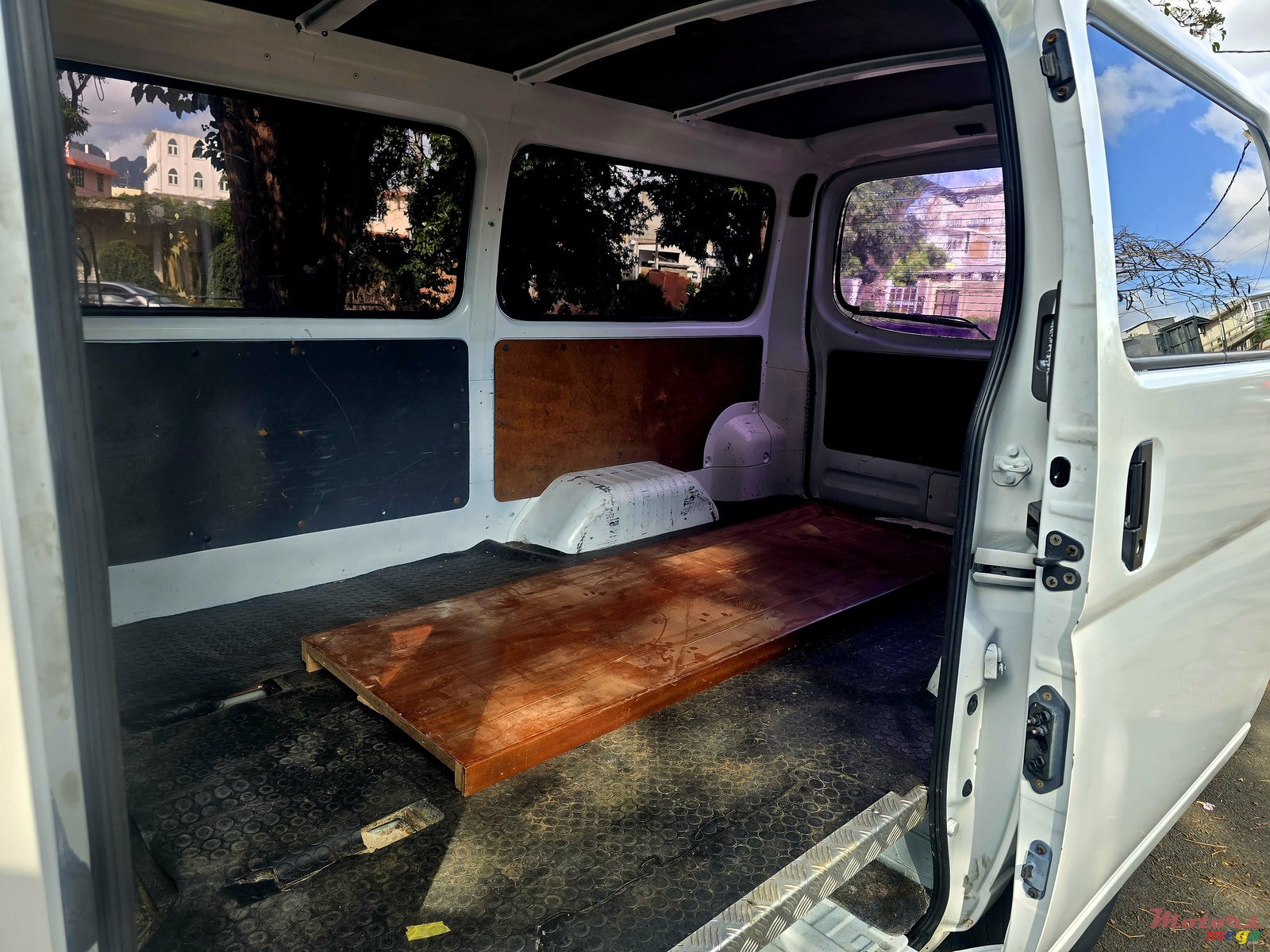 2004' Isuzu Como - Nissan Nv350 photo #5