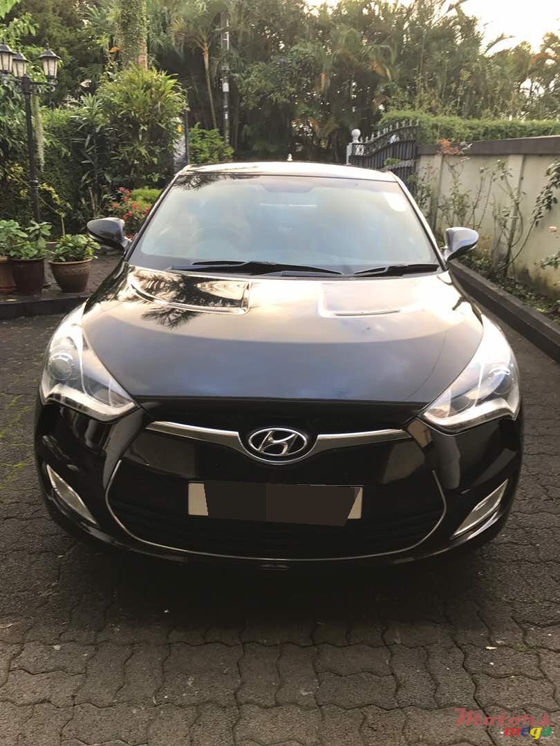 2012' Hyundai Veloster photo #3