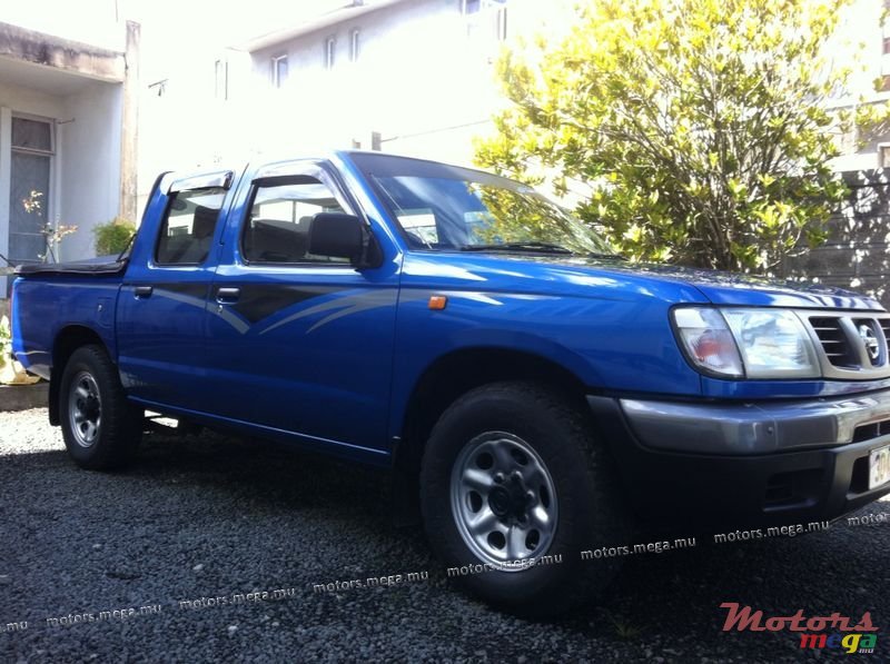 2003' Nissan Hardbody photo #2