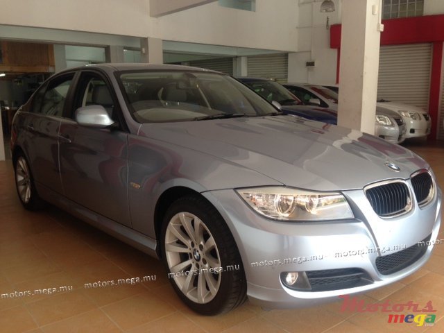 2010' BMW 3 Series 318 i photo #1