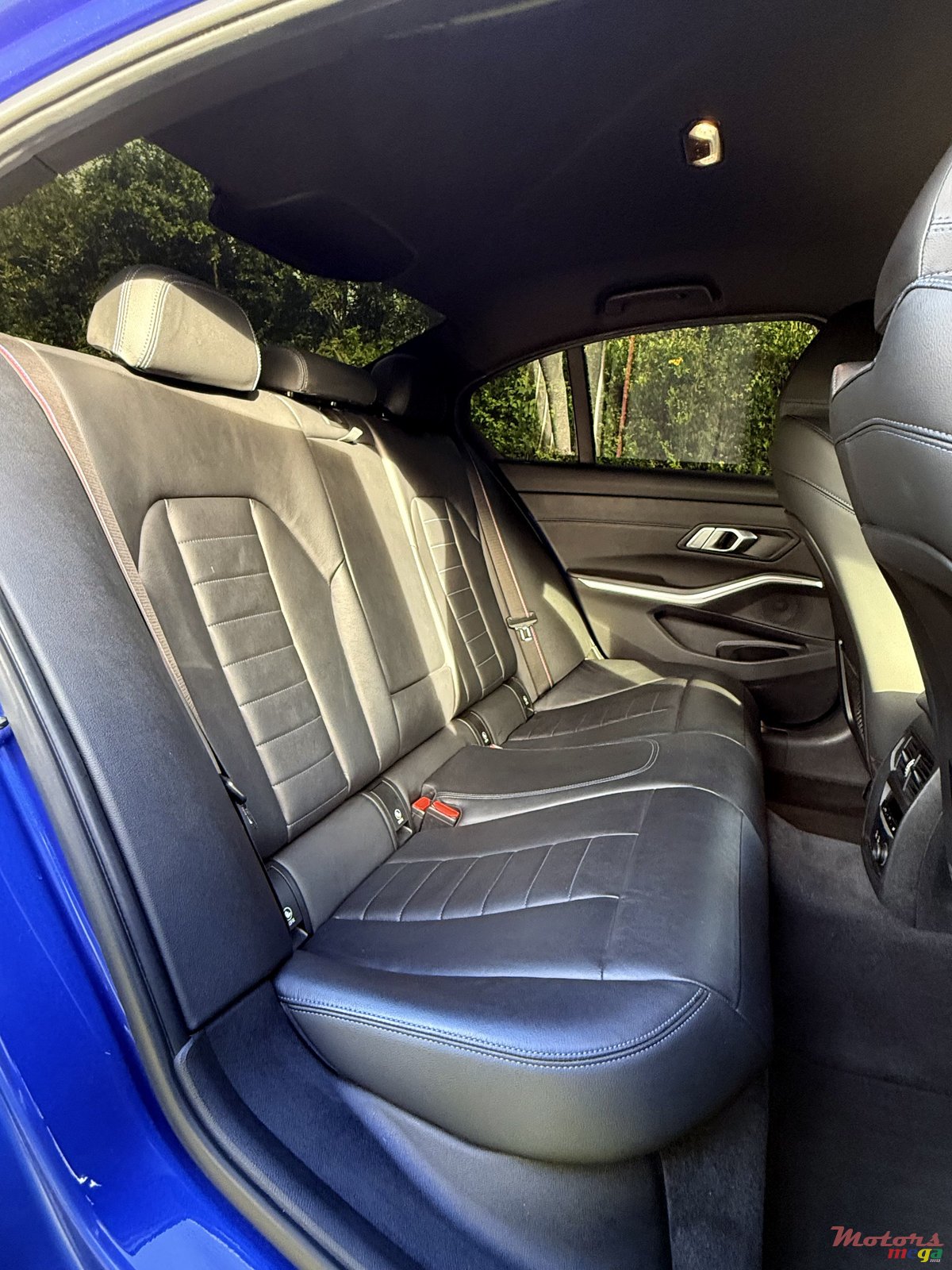 2019' BMW 330 photo #6