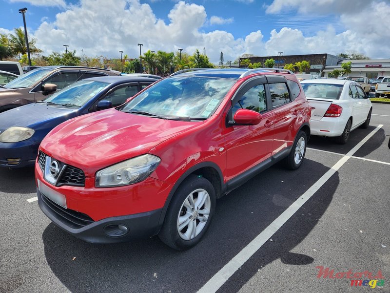 2010' Nissan Qashqai+2 photo #1