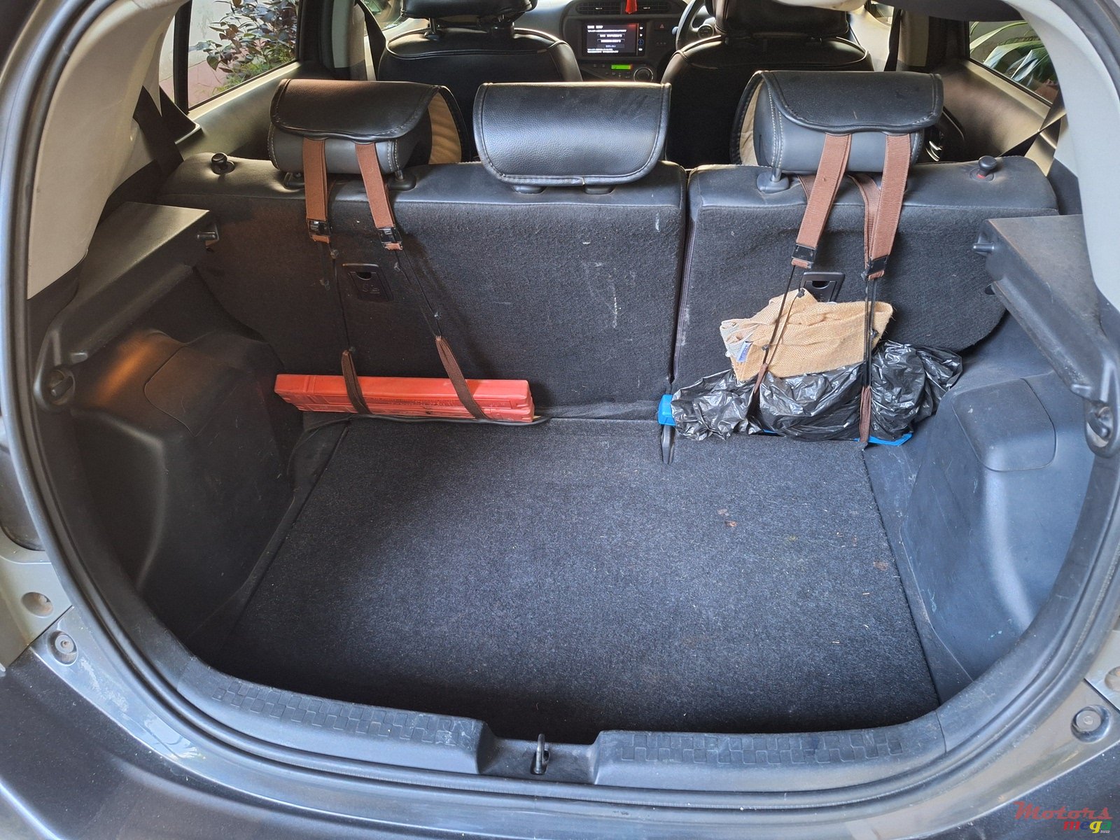 2013' Toyota Aqua Hybrid photo #5