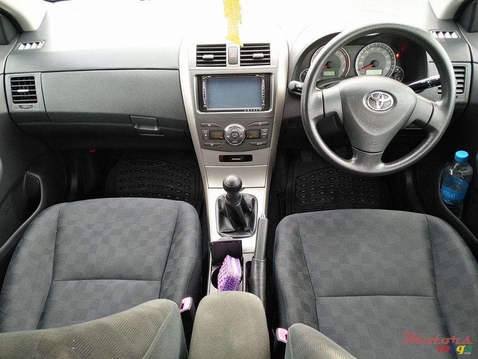 2012' Toyota Corolla Fielder photo #5