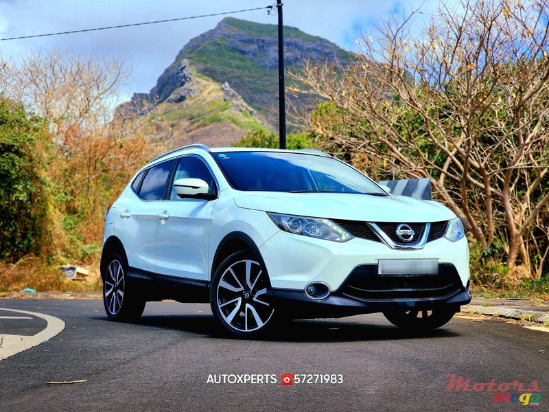 2017' Nissan Qashqai Tekna photo #2