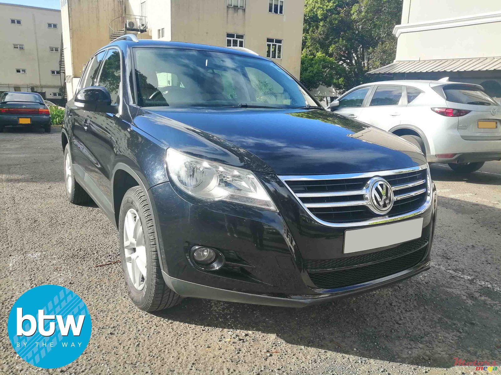 2010' Volkswagen Tiguan AWD photo #1