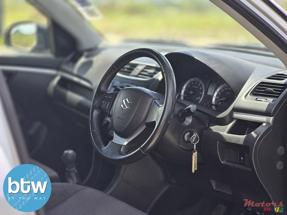 2011' Suzuki Swift photo #5