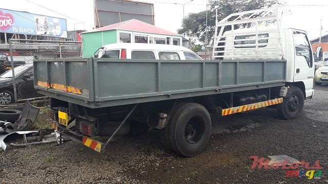 2004' Isuzu photo #3