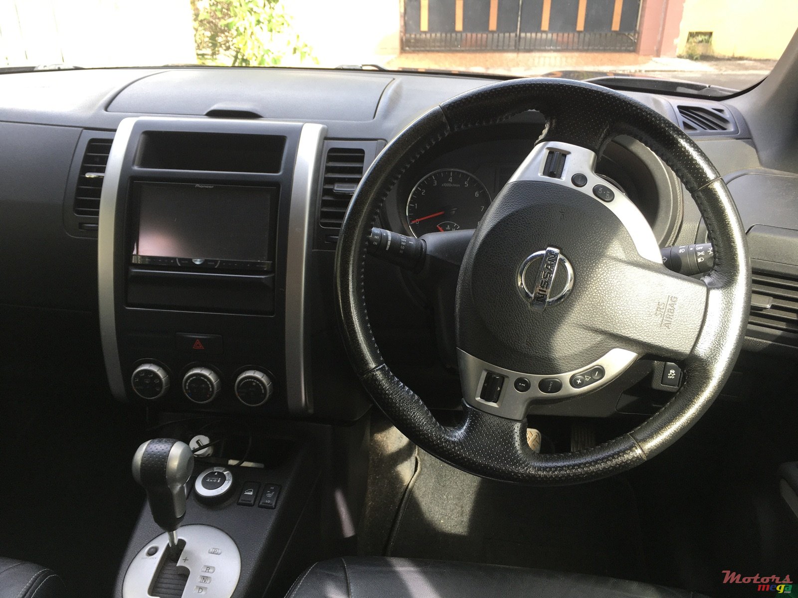 2013' Nissan X-Trail 4 x 4 photo #5