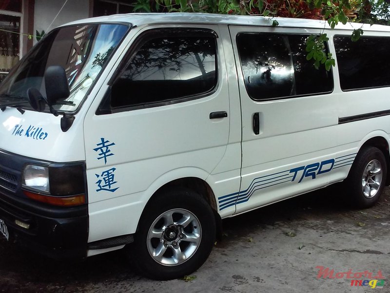 2000' Toyota HIACE goods vehicle photo #1