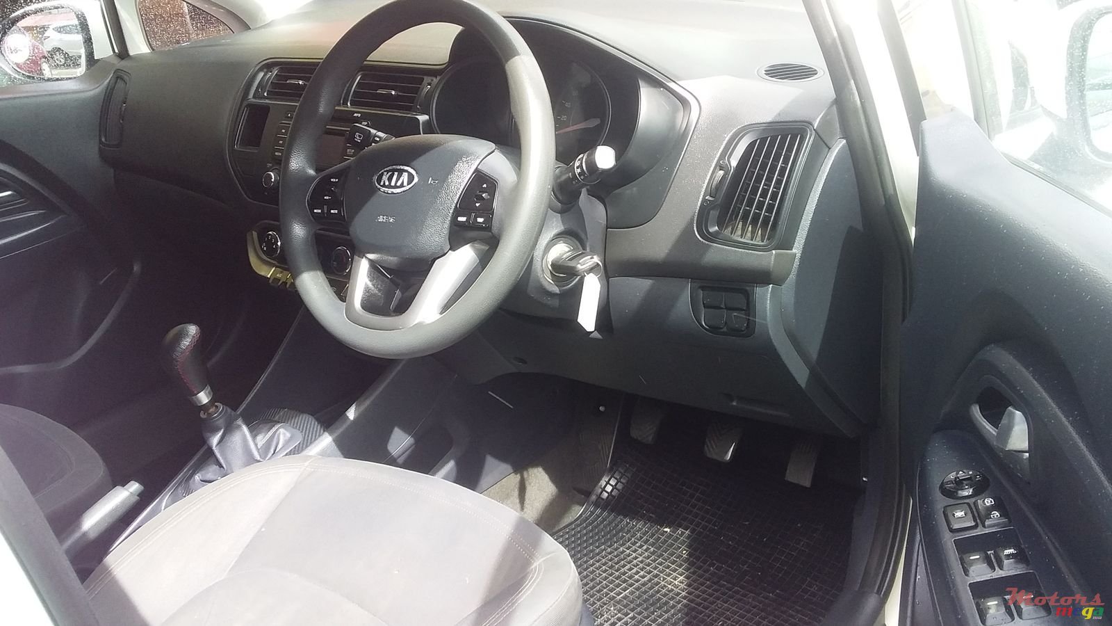 2012' Kia Rio photo #3