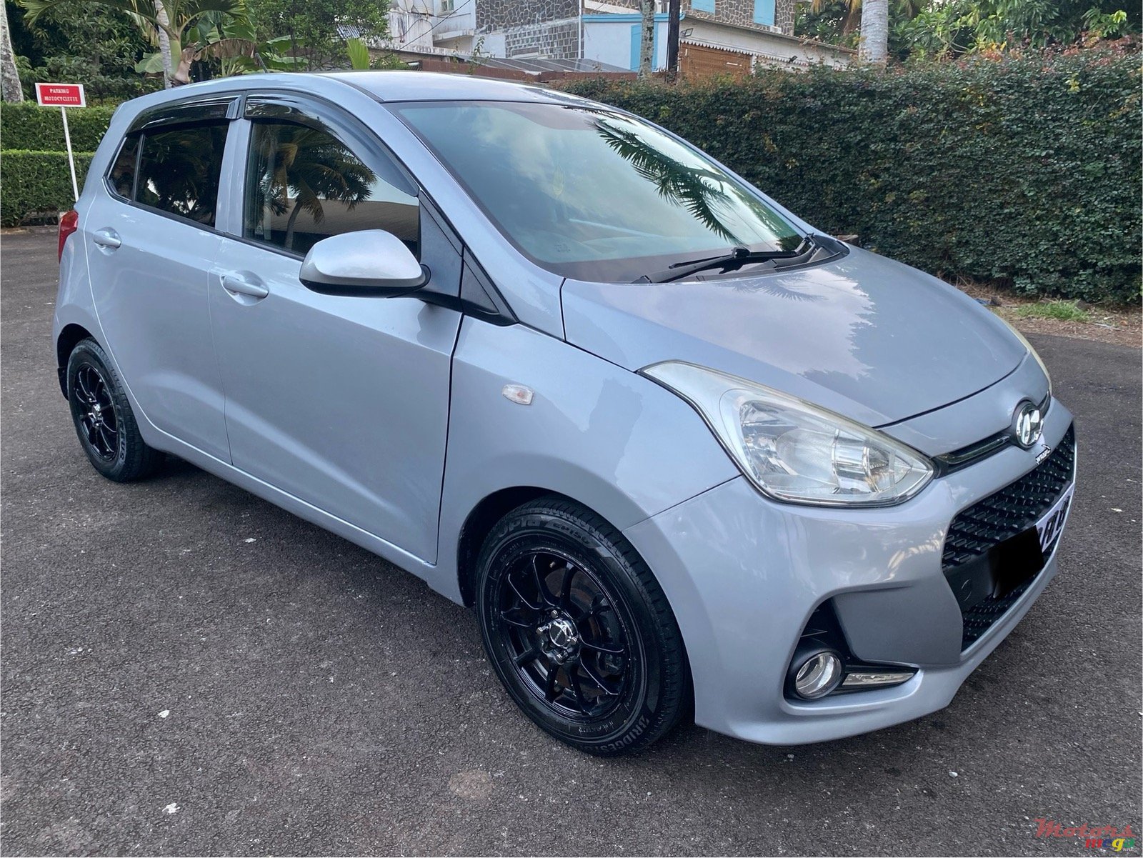 2019' Hyundai Grand i10 photo #2