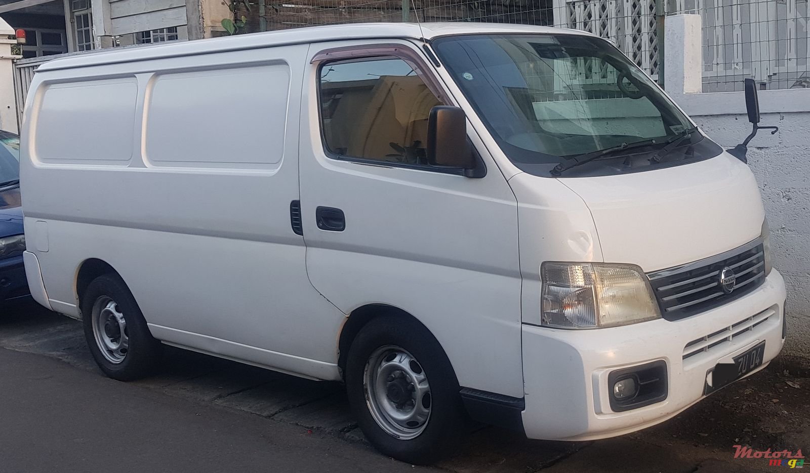 2004' Nissan Urvan Frigo photo #2