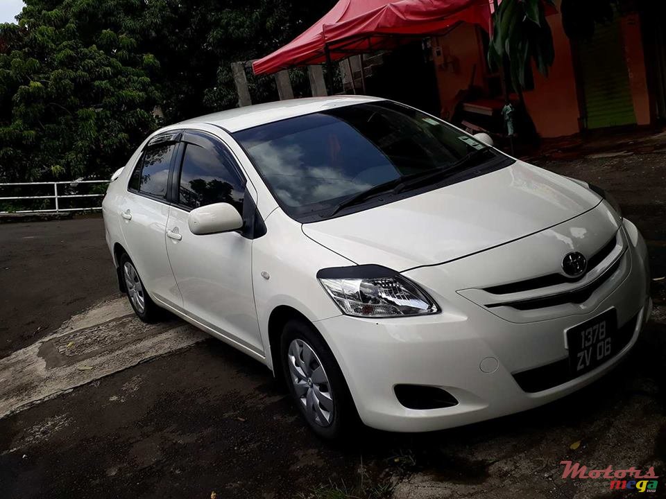 2006' Toyota Belta photo #1