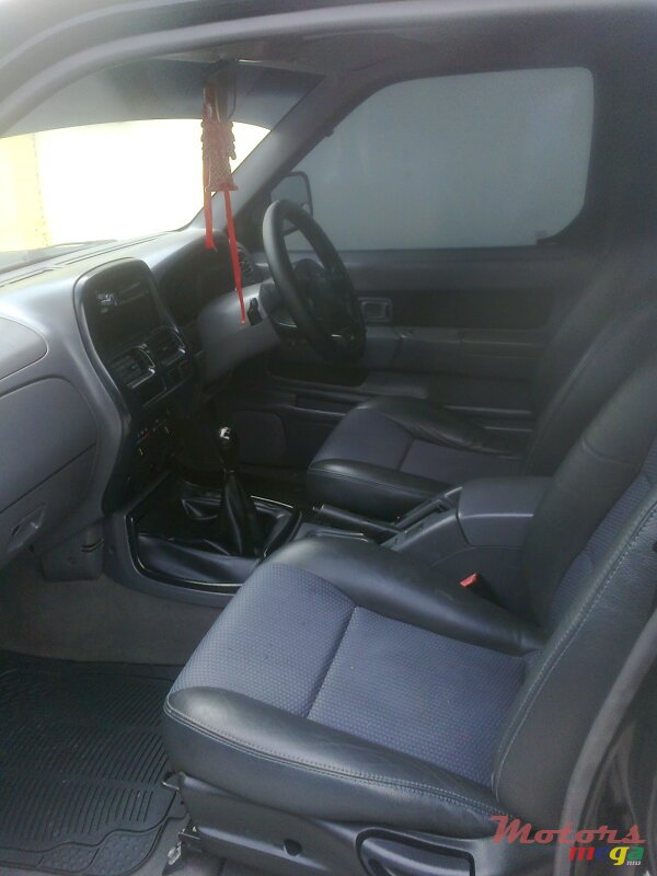 2009' Nissan Hardbody Predator 3.0 turbo photo #3