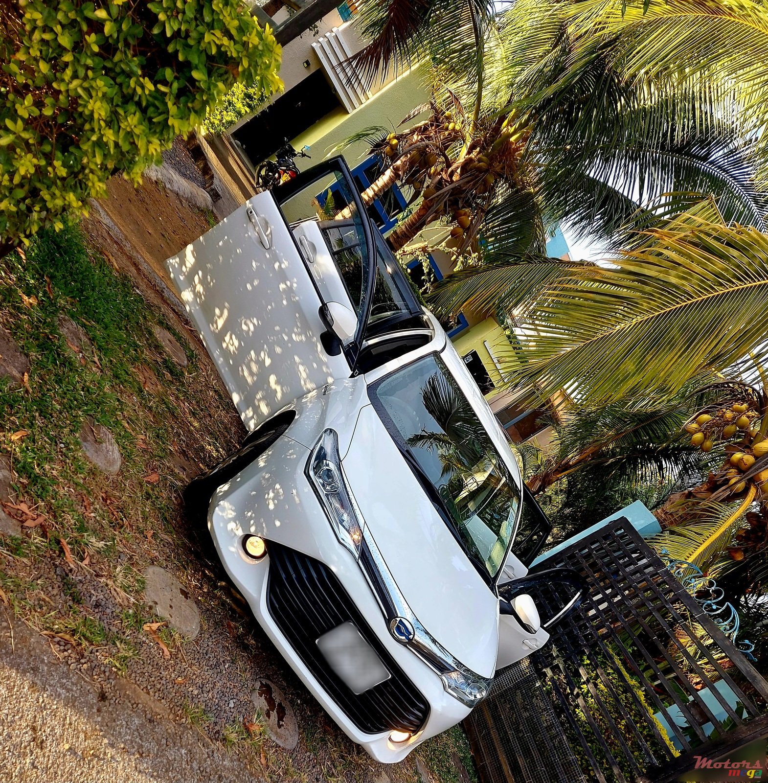 2017' Toyota 5SEATERS AXIO photo #2