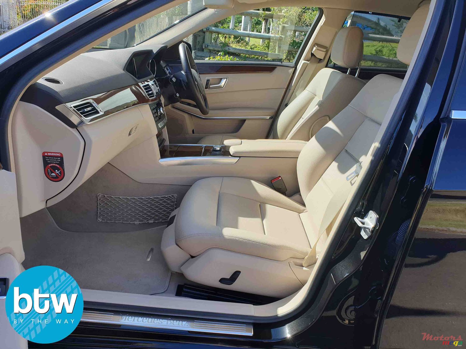 2013' Mercedes-Benz E-Class E200 photo #6