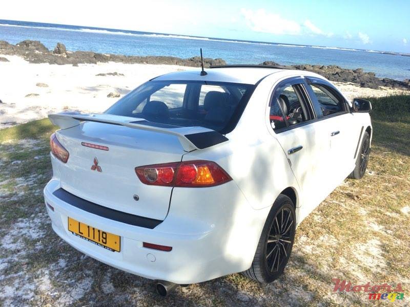 2008' Mitsubishi Lancer Evolution photo #3