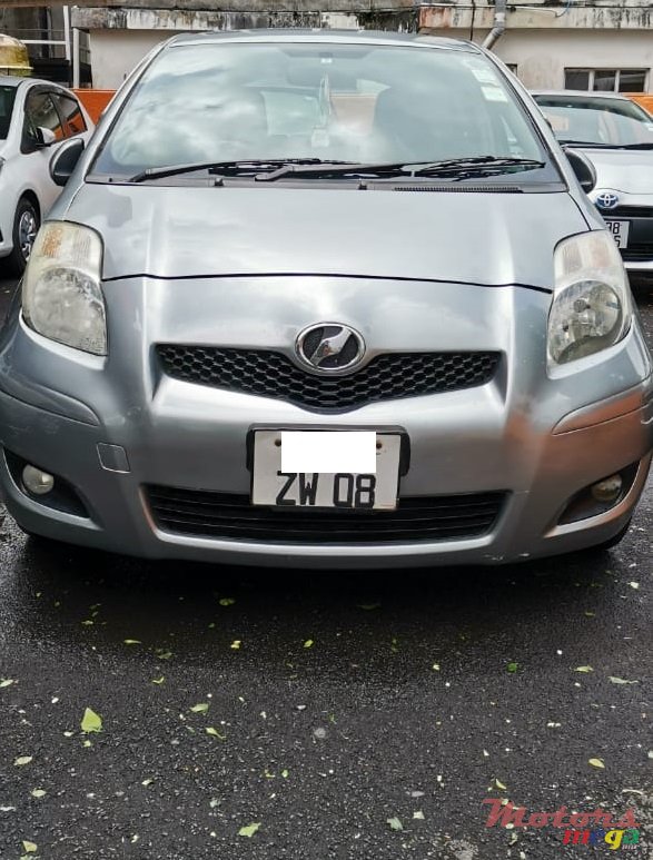 2008' Toyota Vitz photo #1