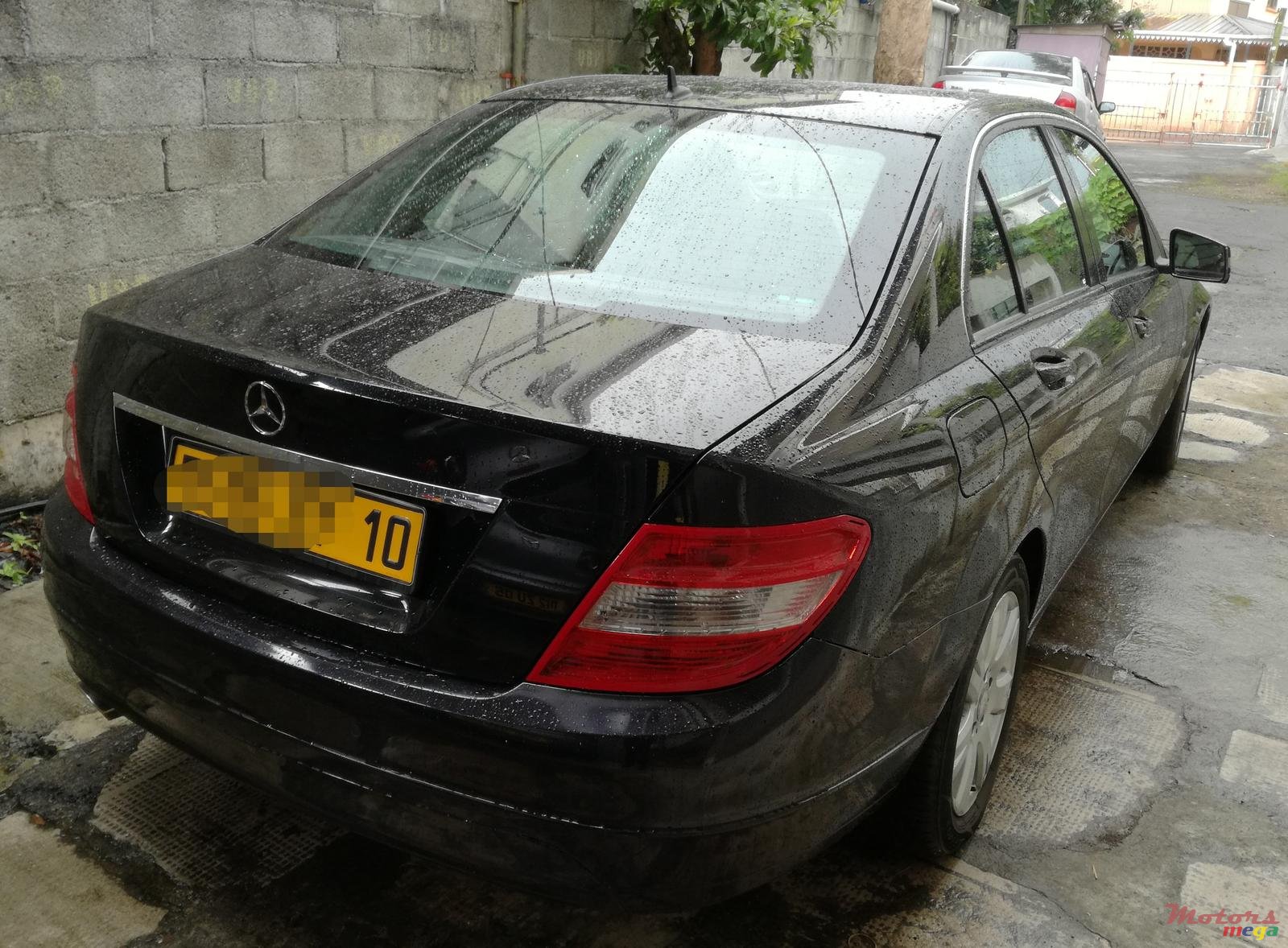 2010' Mercedes-Benz C-Class C180 blue efficiency photo #2