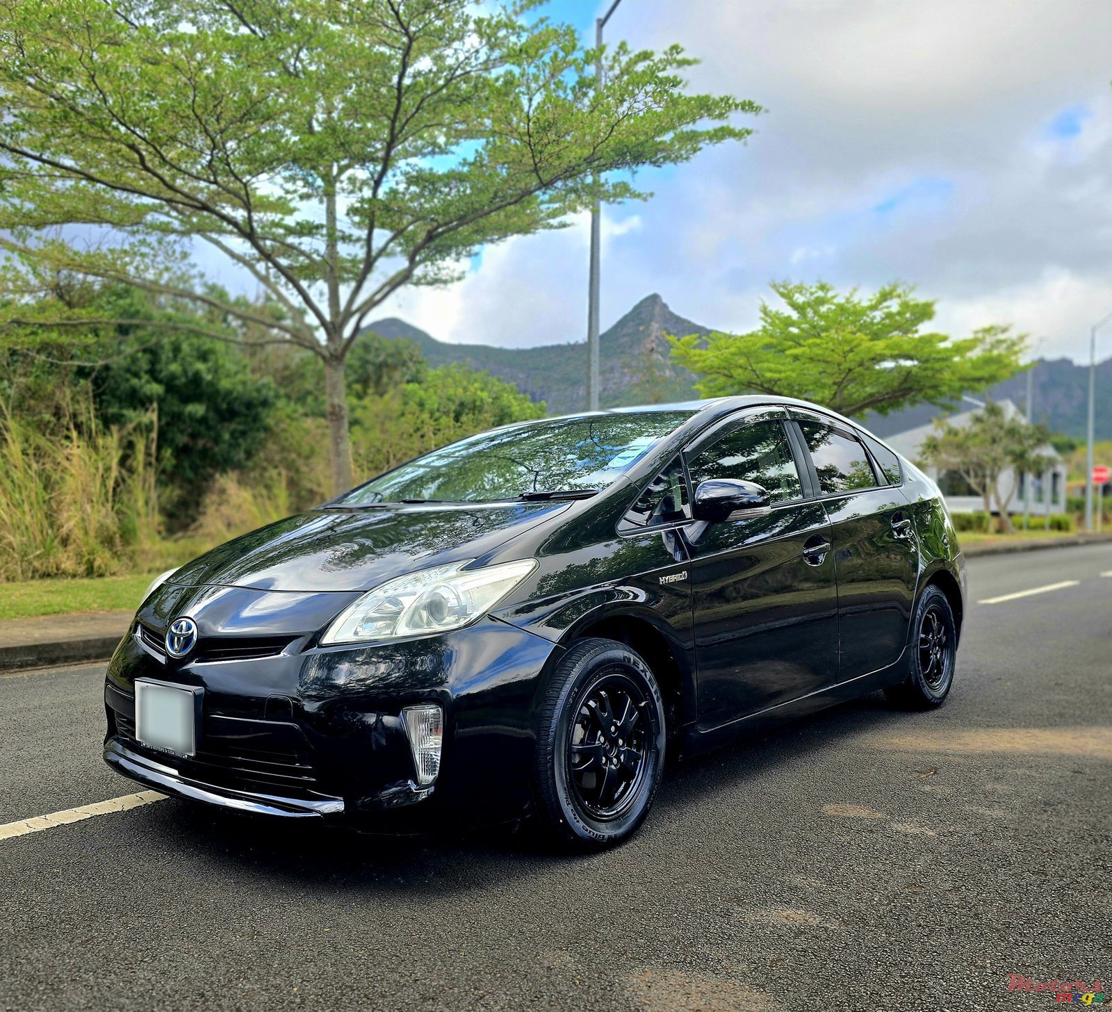 2013' Toyota Prius photo #3