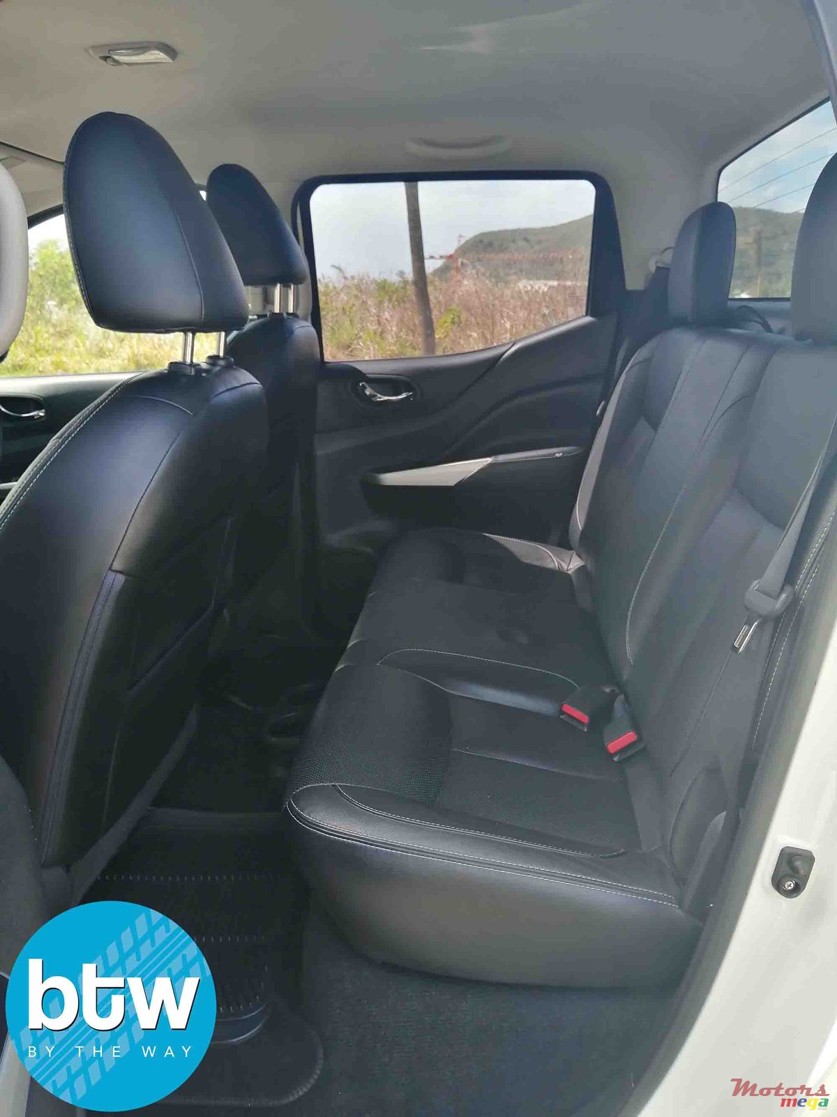 2016' Nissan Navara 4X4 Automatic photo #3