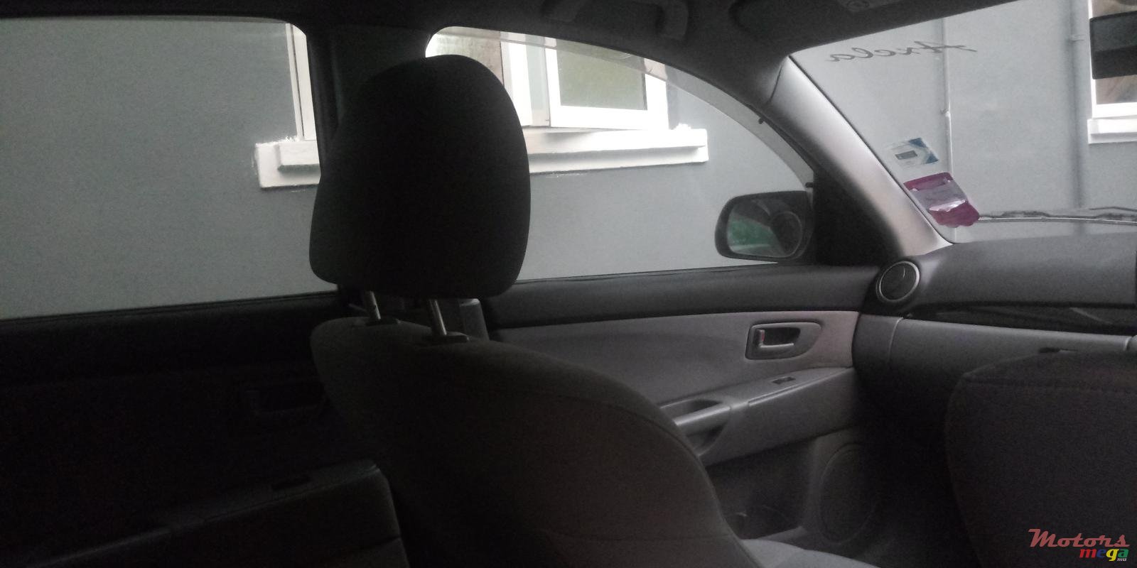 2004' Mazda Axela photo #2