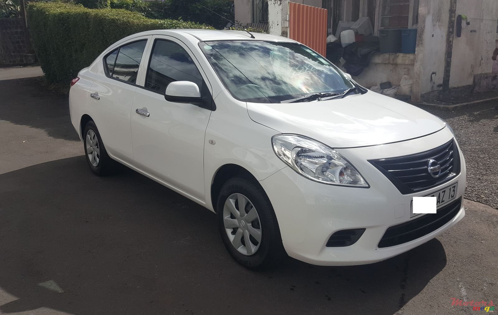 2013' Nissan Almera photo #1